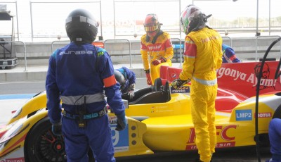 Sean Gelael bersama mitranya Antonio Giovinazzi asal Italia pada latihan di Sirkuit Buriram, Thailand, Jumat.