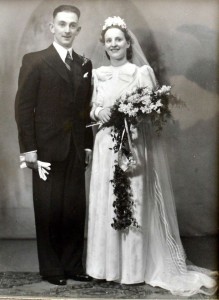 Molly Barnes dan suaminya Richard, yang meninggal ketika berusia 70 tahun.   (mirror.co.uk)  