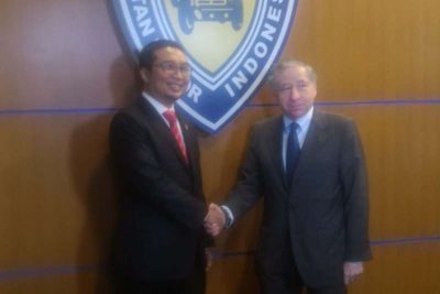 Ketua Umum PP IMI Sadikin Aksa ketika menerima Ketua FIA Jean Todt.