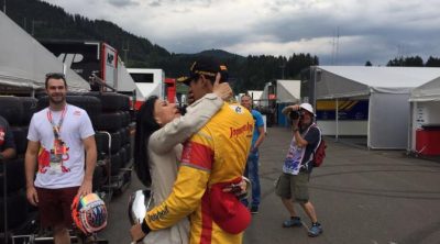 Luapan kegembiraan seorang ibu. Sean dan Ibunda Rini Gelael di Red Bull Ring.  (seangp)  