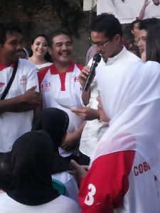 Sandiaga Uno di hadapan masyarakat Kawi-Kawi Atas Jln Percetakan Negara I Johar Baru, Jumat. (lubis) 