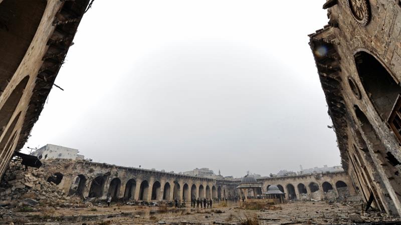 Masjid Umayyah Aleppo, Suriah, mengalami kerusakan parah akibat perang saudara. (All Jazeera/Reuters)