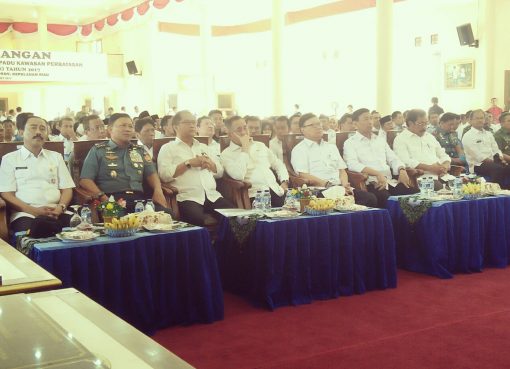 Sejumlah menteri hadir dalam acara pencanangan program Gerakan Pembangunan Terpadu Kawasan Perbatasan (Gerbangdutas), di Kabupaten Natuna, Kepri, Rabu (8/3). (Foto: Puspen Kemendagri)
