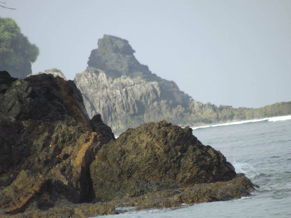 Wisata Pesona Legenda Pantai Batu Naga, di Kabupaten