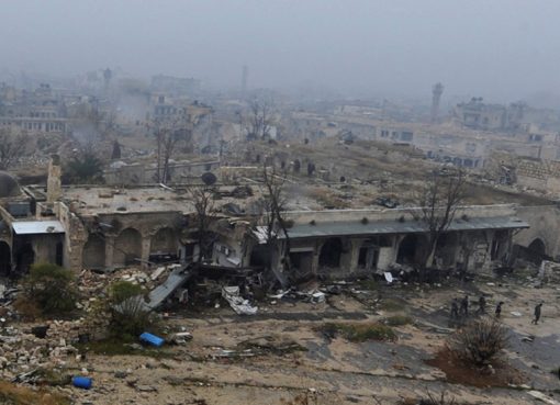 Aleppo, kota kedua di Suriah, dulunya adalah pusat komersial dan industri negara itu, sekaligus sebagai daerah tujuan wisata regional. Tapi akibat perang (mulai 2011) sebagian besar Kota Tua - yang ditunjuk oleh Unesco sebagai situs Warisan Dunia – itu hancur dan tinggal reruntuhan, seperti terlihat dalam foto yang diabadikan 2016.(Foto: BBC News)