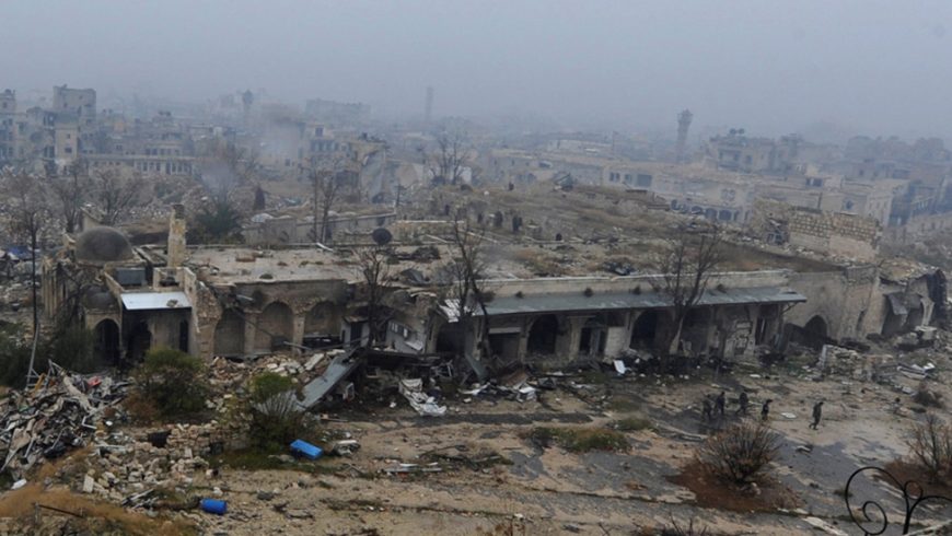 Aleppo, kota kedua di Suriah, dulunya adalah pusat komersial dan industri negara itu, sekaligus sebagai daerah tujuan wisata regional. Tapi akibat perang (mulai 2011) sebagian besar Kota Tua - yang ditunjuk oleh Unesco sebagai situs Warisan Dunia – itu hancur dan tinggal reruntuhan, seperti terlihat dalam foto yang diabadikan 2016.(Foto: BBC News)