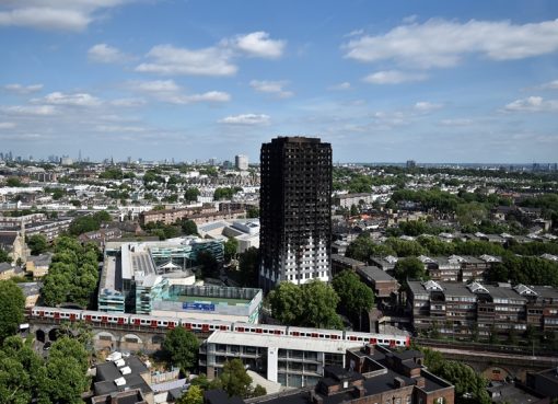 Ratusan orang telah kehilangan tempat tinggal akibat kebakaran Menara Grenfell. (Foto: Reuters/Al Jazeera)