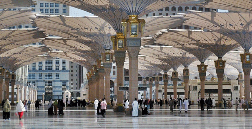 Suasana di salah satu sisi Masjid Nabawi, di Madinah. (Foto Dokumentasi)