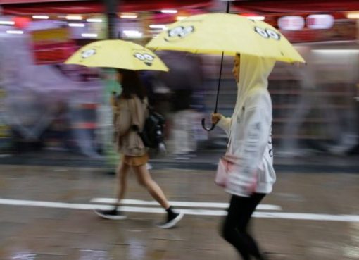 Hujan deras telah melanda Jepang sepanjang akhir pekan. (Foto: Reuters/BBC News)