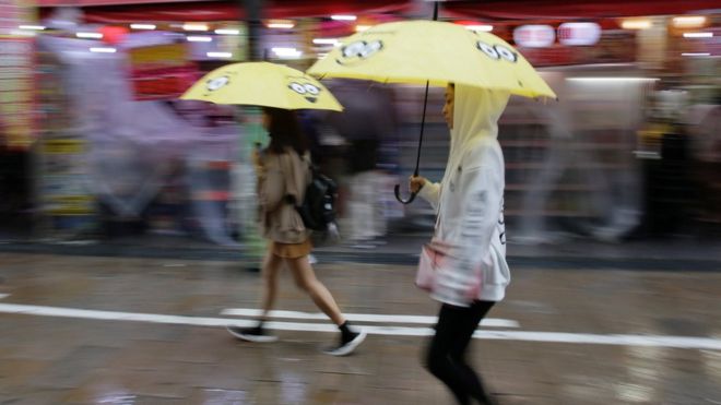 Hujan deras telah melanda Jepang sepanjang akhir pekan. (Foto: Reuters/BBC News)
