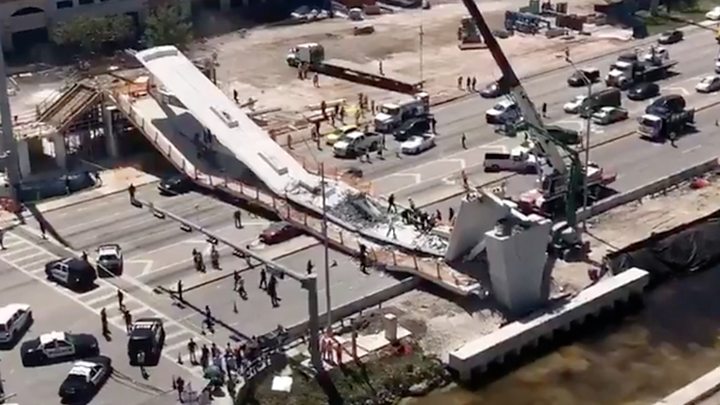 Empat orang tewas dan 10 lainnya cedera akibat himpitan jembatan yang ambruk di dekat Florida International University, di Miami. (Foto: BBC News)