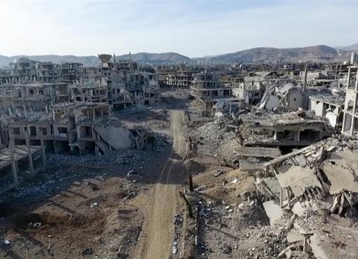 Daerah pinggiran Damaskus, yang dihuni sekitar 400.000 orang, berada di bawah kendali kelompok oposisi bersenjata sejak tahun 2013. Wilayah itu kini porakporanda karena dibombardir terus menerus oleh pasukan pemerintah Suriah. (Foto: Anadolu/ Al Jazeera)