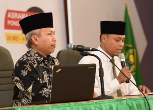 Dirjen Penyelenggaraan Haji dan Umrah Nizar Ali (berbaju batik). (Foto: Kemenag/mch)