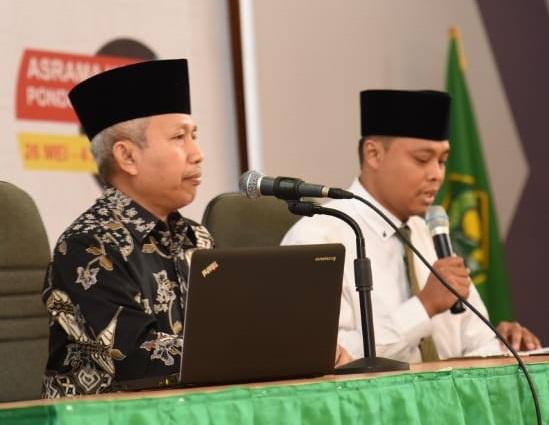 Dirjen Penyelenggaraan Haji dan Umrah Nizar Ali (berbaju batik). (Foto: Kemenag/mch)