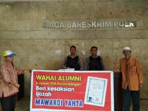 Ormas Putra Sriwijaya Sumatera Selatan dengan ketua Mas Agus Rudi, datang ke Bareskrim bersama beberapa pengurus, Jumat (25/5), untuk menyampaikan pengaduan ke Bareskrim Polri atas dugaan ijazah palsu salah satu satu calon Wakil Gubernur Sumsel. (Foto: Istimewa)