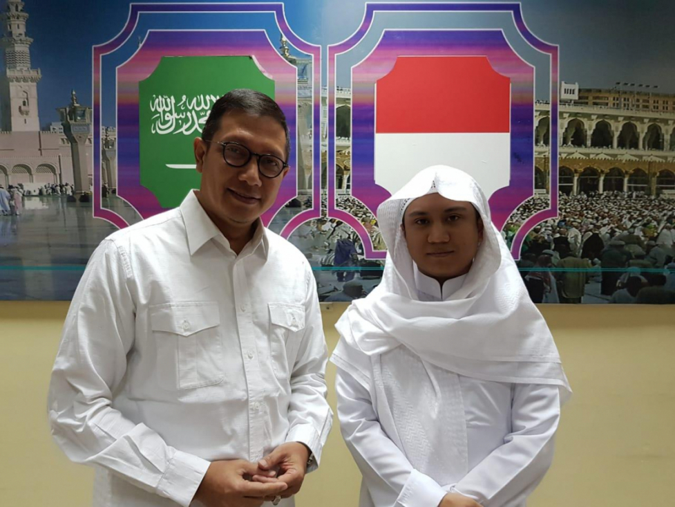 Asal Syu’bah bin Yanto Albanjari (kanan) bersama Menteri Agama. (Foto: Website Kemenag)