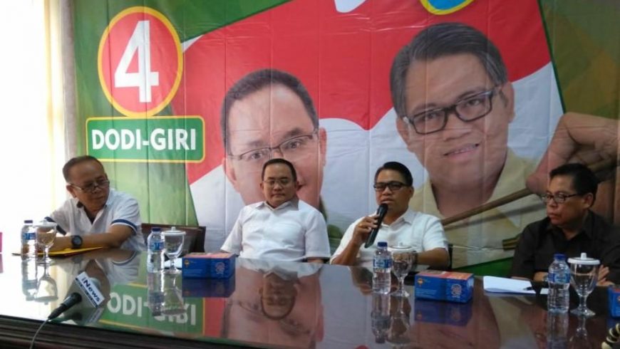 Dodi Reza Alex dan Giri Ramanda Kiemas ketika memberikan keterangan pers. (Foto: Istimewa)