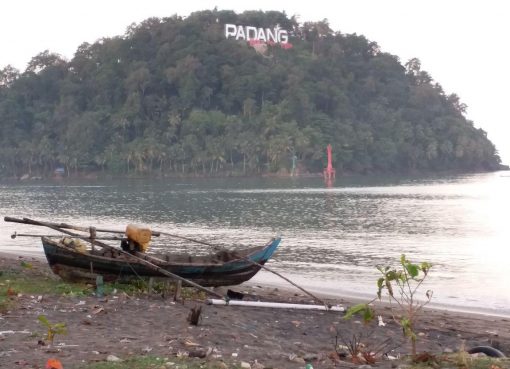 Pantai Muaro Padang, Sumbar. (Foto: Istimwwa)