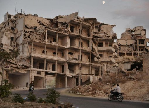 Gedung yang hancur akibat perang di Idlib, Suriah. (Foto: AP/Arab News)