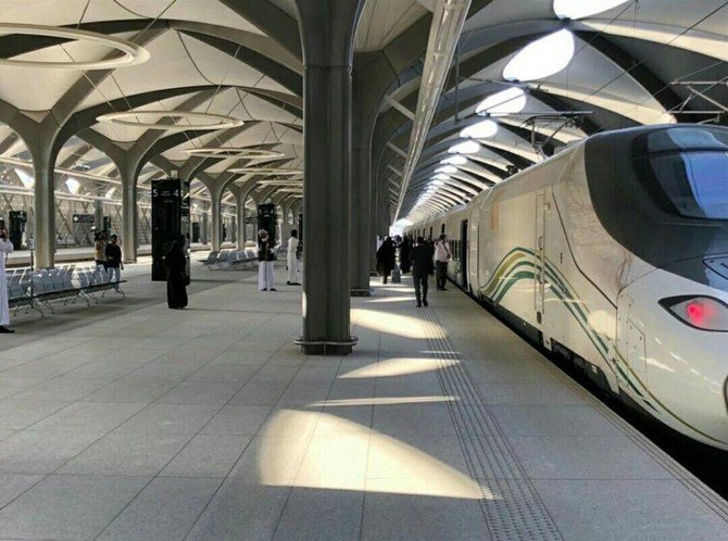 Kereta Api Kecepatan Tinggi Haramain Arab Saudi telah dibuka untuk umum Kamis (11/10), untuk membawa para peziarah Muslim dan wisatawan antara Mekah dan Madinah. (Foto: Al-Ekhbariya/Arab News)