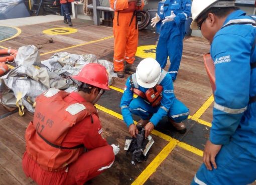 Serpihan dari Lion Air JT-601 yang jatuh. (Foto Isstimewa)