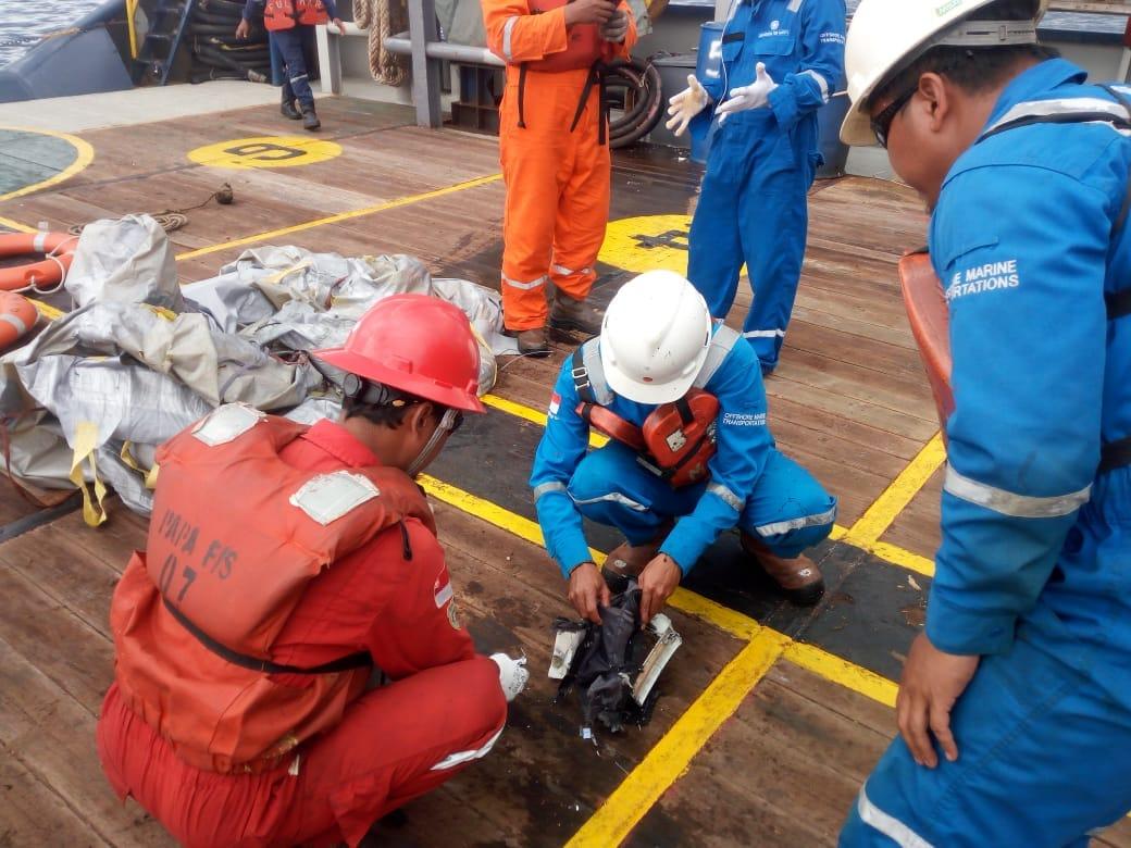Serpihan dari Lion Air JT-601 yang jatuh. (Foto Isstimewa)