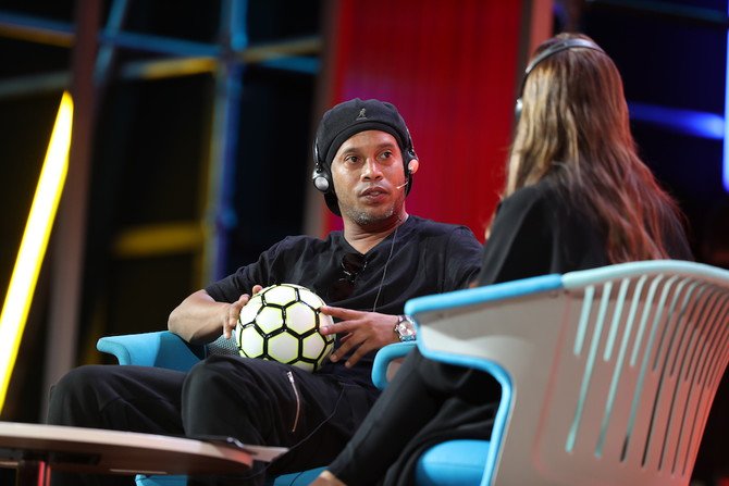 Ronaldinho berbicara di Forum Global Misk, Riyadh, Rabu (14/11). (Foto: Arab News)