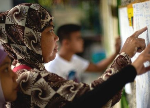 Masyarakat Mindanao saat mengikuti kegiatan referendum. Pemungutan suara diyakini dapat mengakhiri kekerasan di Mindanao. (Foto: AFP/BBC News)
