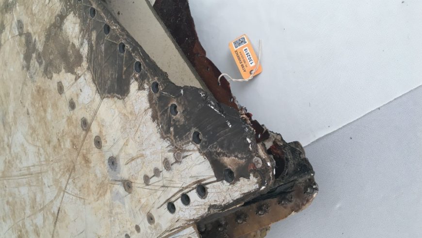 Tiga keping puing dari MH370, termasuk yang ditemukan di pantai Tanzania, sejak pesawat itu hilang. (Foto:Al Jazeera)
