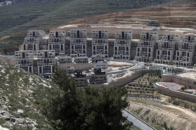Kesemena-menaan Israel terhadap warga Palestina terus berlanjut, Sekitar 60 rumah di kawasan berumput, yang dikenal oleh 500 penghuninya sebagai Wad Yasul, menghadapi pembongkaran oleh otoritas Israel.