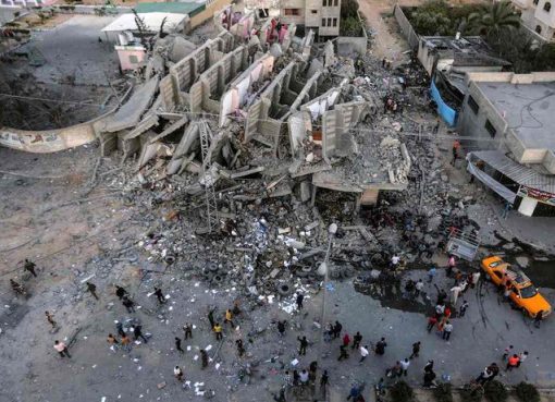 Sisa-sisa bangunan di Kota Gaza setelah dihantam serangan udara Israel. (Foto: AFP/Arab News)