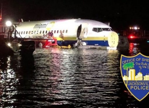 Pesawat Boeing 737 ketika mendarat di sungai Sungai St. John, Florida,. (Foto: Gambar Getty/BBC News)