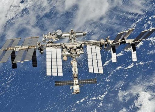 NASA ingin melihat entitas komersial yang mapan untuk menjadi lebih bertanggung jawab atas aktivitas Orbit Bumi Rendah. (Ilustrasi NASA/Al Jazeera)