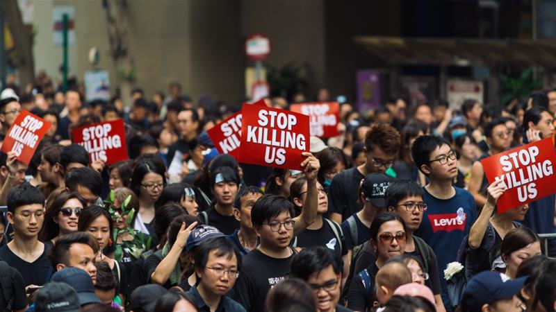 Para pengunjuk rasa yang turun ke jalan di Hong Kong. (Foto: Reuters/Al Jazeera)