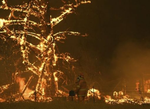 Kebakaran terjadi di sekitar 100 titik. (Foto: PA Media/BBC News)