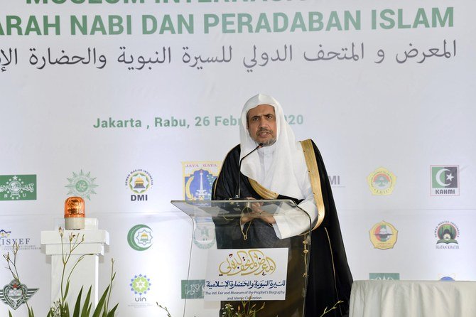 Mohammed bin Abdulkarim Al-Issa, sekretaris jenderal Liga Muslim Dunia (MWL), dalam acara peletakan batu pertama fondasi untuk museum baru yang didedikasikan untuk Nabi Muhammad dan sejarah peradaban Islam. (Foto: Media sosial: @MWLOrg/Arab News)