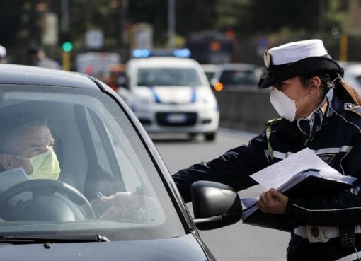 Italia meningkatkan pengamanan, memerintahkan semua bisnis yang tidak penting ditutup. (Foto: EPA/Al Jazeera)