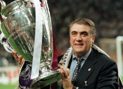 Lorenzo Sanz bersama Piala Liga Champions. Ketika memimpin Real Madrid, klub itu dua kali memenangkan Liga Champions. (Foto: Getty Emages/BBC News)