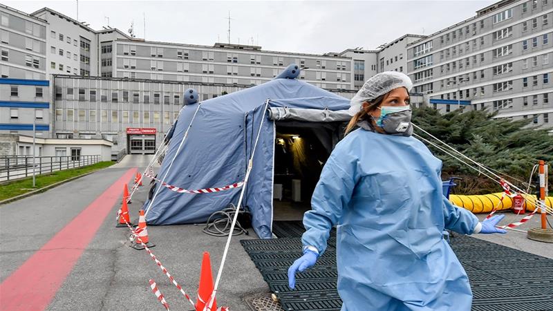 Coronavirus yang berasal dari China sejak akhir tahun lalu terus menyebar ke seluruh dunia, dengan jumlah kasus melonjak di beberapa negara. (Fott: Lapresse via AP Photo/Al Jazeera)