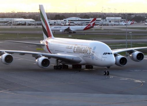 Pesawat jet Emirat ketika mendarat di Bandara Internasional Dubai. (Foto Dumentasi Emirate Air/AP/Arab News)