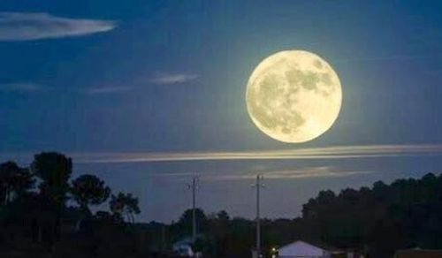 Bulan. (Foto: File Bernama)