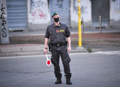 Italia yang memberlakukan batasan (penguncian) ketat sejak beberapa minggu lalu untuk mengekang penyebaran virus corona berencana memperlonggar kuncian mulai 4 Mei.(Foto: EPA/BBC News)