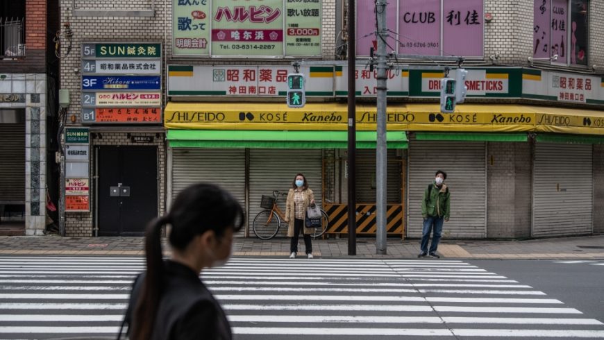 Jepang mulai mengalami penurunan infeksi COVID-19 setelah beberapa minggu di bawah keadaan darurat, mengurangi kontak orang-ke-orang. (Foto: Getty Images/Al Jazeera)
