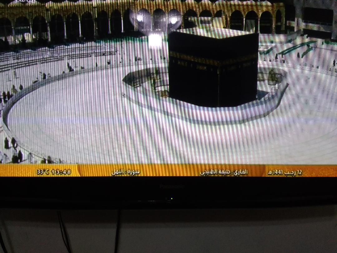 Pemandangan menunjukkan hamparan ubin putih kosong yang mengelilingi Ka'bah di Masjidil Haram pada 7 Maret 2020. (Foto: Istimewa))