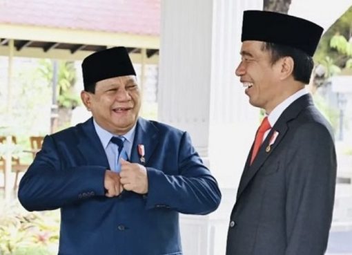 Menteri Pertahanan Prabowo Subianto bersama Presiden Republik Indonesia Joko Widodo (Jokowi) saat di sela peringatan Hari Ulang Tahun (HUT) ke-77 TNI.