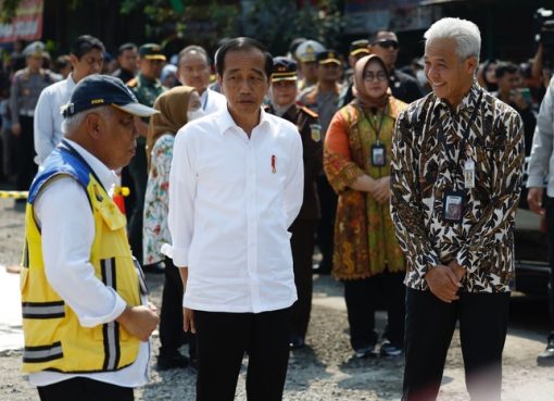 Presiden mengecek jalan.