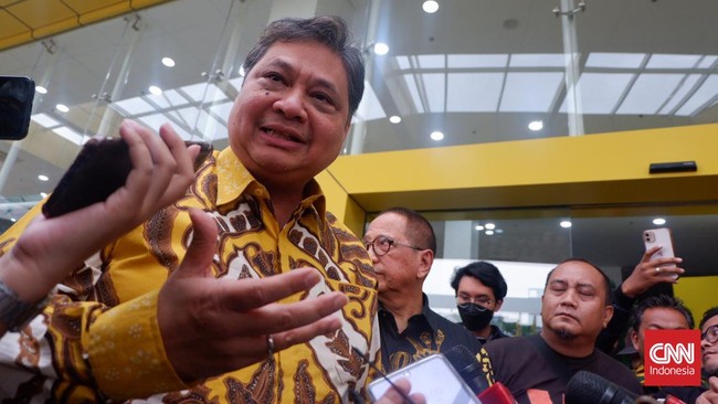 Airlangga Hartarto respons isu Munaslub Golkar jelang Pilpres 2024.