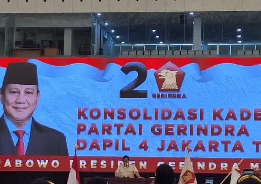 Menhan yang juga Ketua Umum Gerindra Prabowo Subianto memberikan pidato pada acara konsolidasi akbar wilayah Jakarta Timur di GOR Velodrome, Minggu (16/7/2023).
