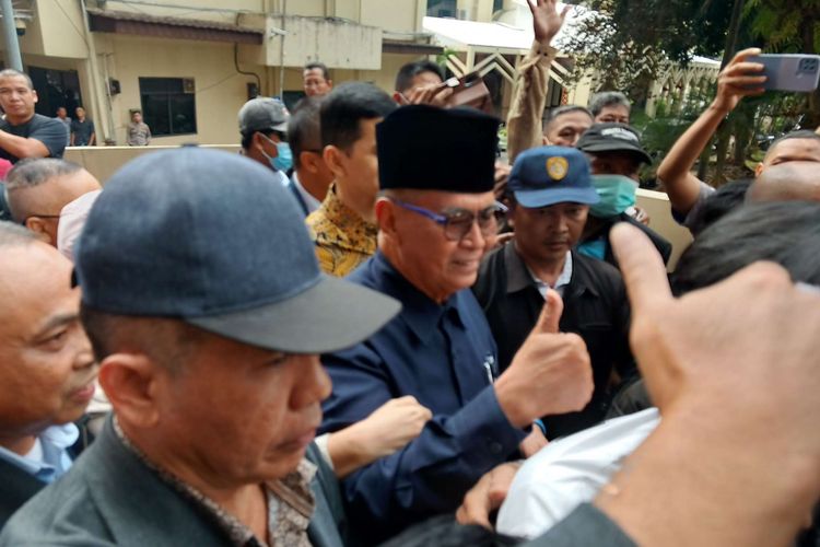 Pimpinan Pondok Pesantren Al Zaytun Panji Gumilang saat memenuhi panggilan Bareskrim Polri terkait kasus dugaan penistaan agama, di Kantor Bareskrim Polri, Jakarta Selatan.
