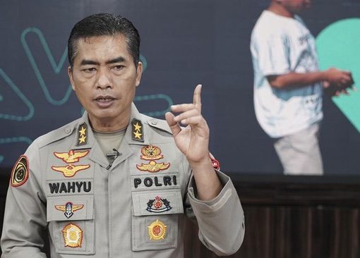 Kabareskrim Polri Komjen Wahyu Widada menyebut Pimpinan Pondok Pesantren Al-Zaytun Panji Gumilang pernah dipenjara akibat kasus penipuan.